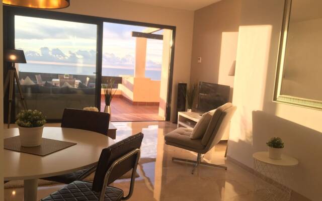 Superb SEA & Sunrise Luxurious Apartment