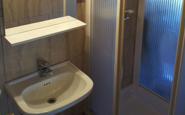 Anthony - 50m From the Beach & Parking - A3