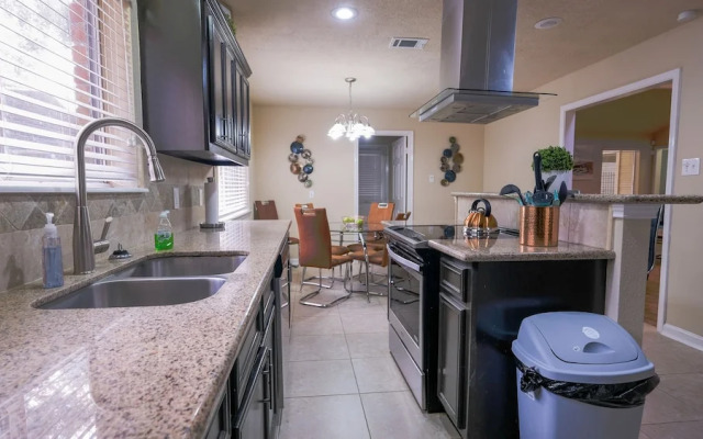 3Bdrm 2.5Bath 6Beds - Pool House
