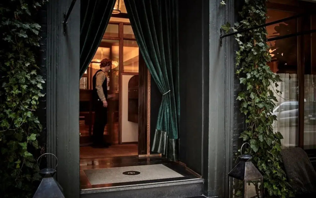 Hotel Sanders