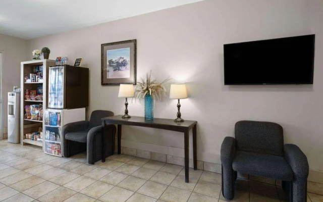 Travelodge by Wyndham Fort McMurray
