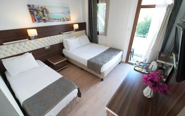 Manuela Hotel