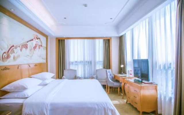 Vienna International Hotel Guizhou Weng'an Qi Long Fun Moore City Branch – Guest Rooms – Qiannan