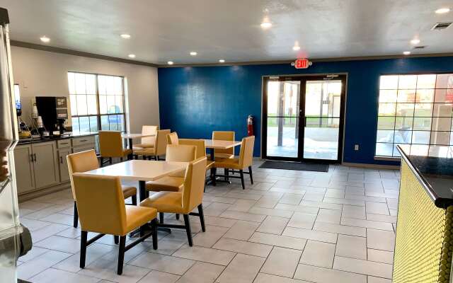 Days Inn by Wyndham Canton