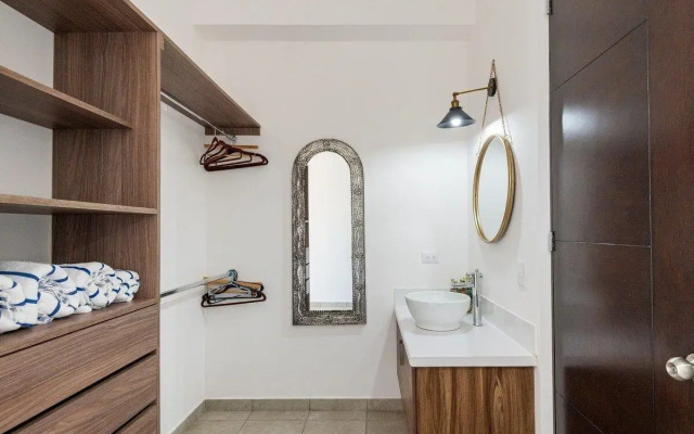 Primer Piso condo , 3 Recamaras+2.5 baños +alberca