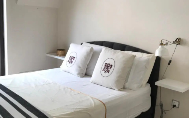 Luxury Central Apartment