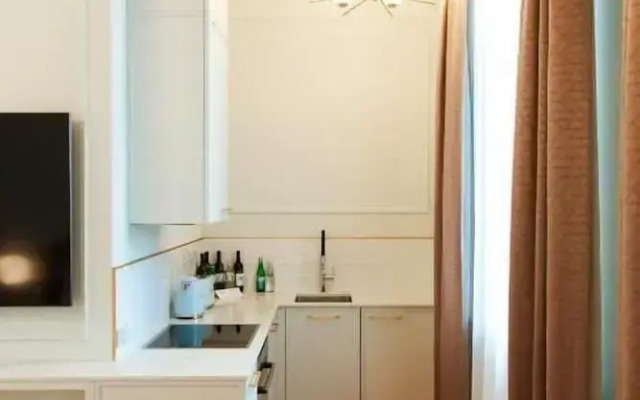 Roze Center Apartments