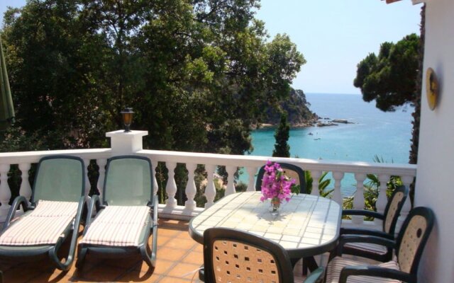 107522 - Apartment in Cala Canyelles