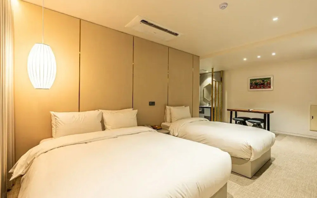 Benikea Crystal Hotel