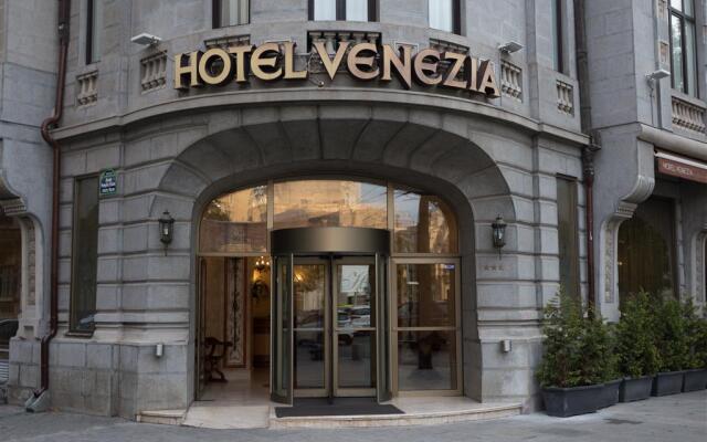 Hotel Venezia by ZEUS International