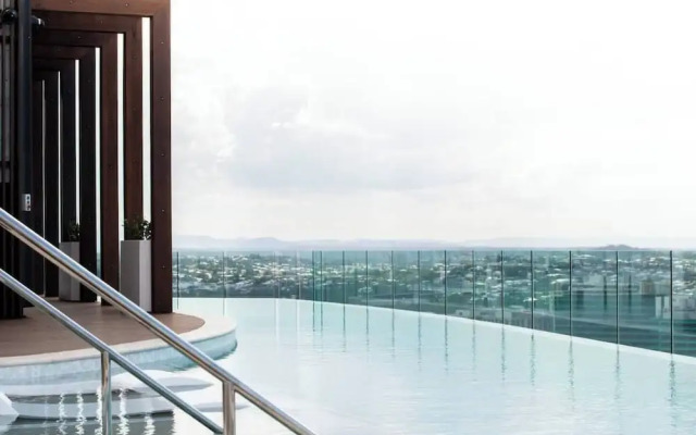 Top Floor Luxury Apartment Rooftop Pool CBD
