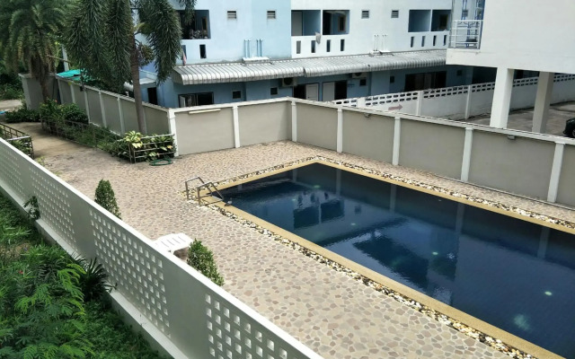 Lomsabai Apartments