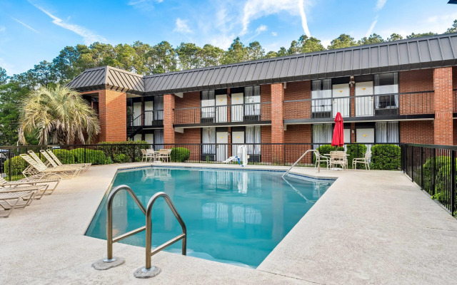 Days Inn by Wyndham Statesboro