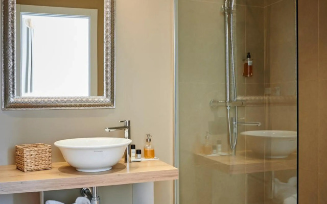 Lainez Rooms & Suites