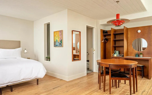 Fort Road Hotel