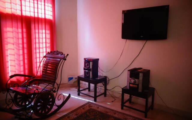 Room in Guest Room - Maplewood Guest House, Neeti Bagh, New Delhiit is a Boutiqu Guest House - Room 2