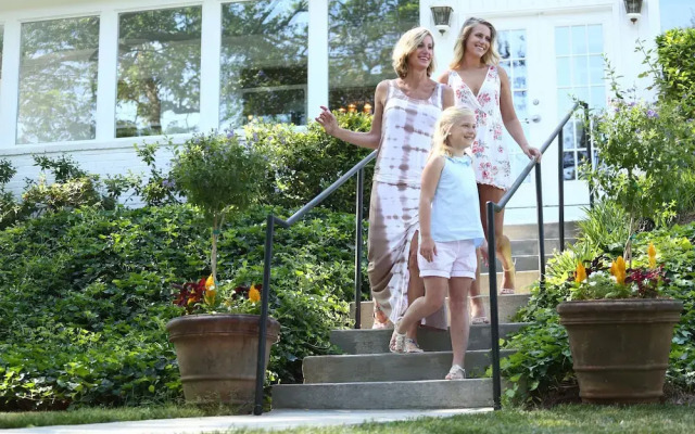 Stone Mountain Manor