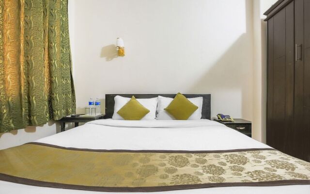 OYO 388 Teeka's Holiday Inn