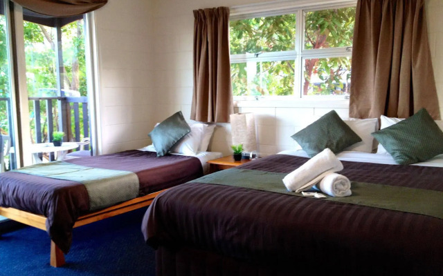 Colonial Court Holiday Apartments