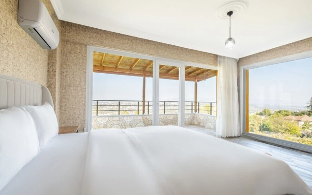 Villa With Private Pool and Garden in Kartepe