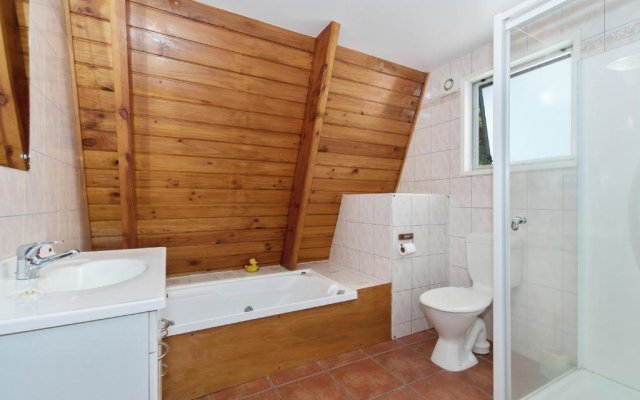 The Point House Wairoro Park - Russell Holiday Home – Bathroom – Okiato