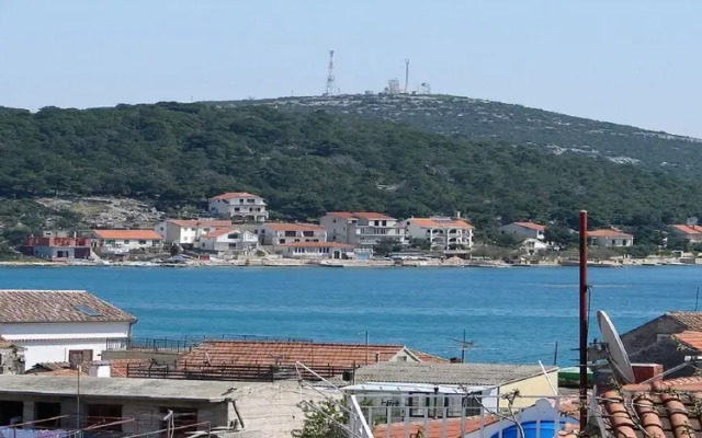 Žare - 100 m From sea - Lara