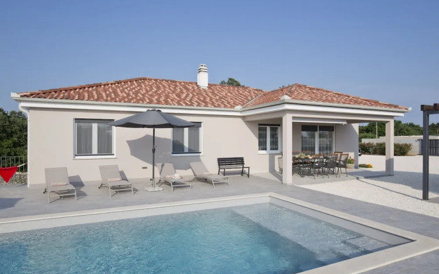 Villa in Kanfanar With Swimming Pool