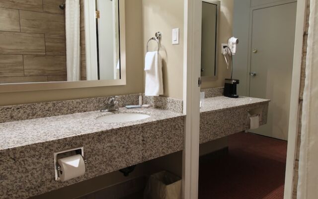 Clarion Pointe