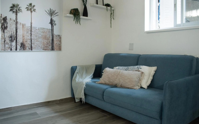 Hillel 13 - city center