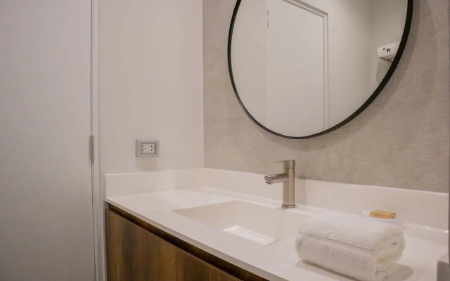 Picturesque 2BR With Fantastic Pool in Miraflores