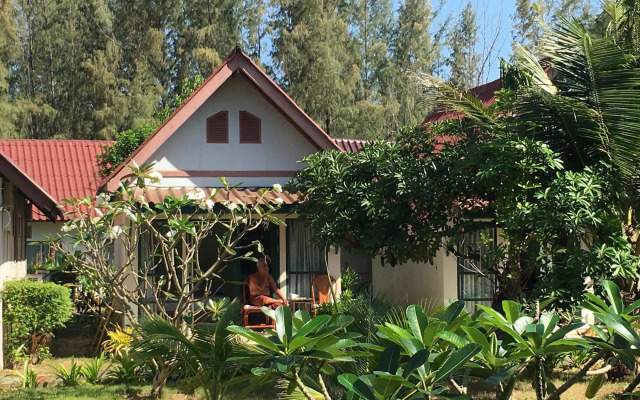 Good Days Lanta Beach Resort