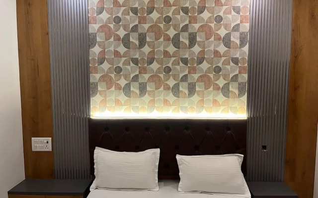 OYO 26773 Hotel Satyam Inn