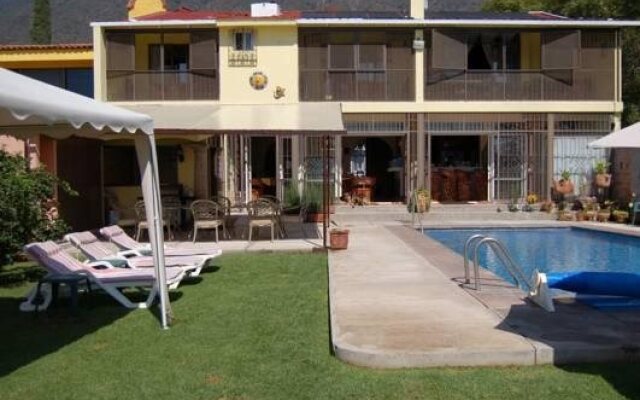 La Puerta Violeta Guest House & Spa
