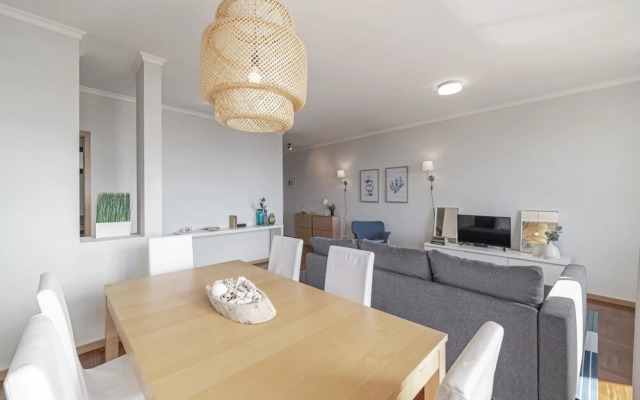Bright Apartment With Pool, Garajau IV