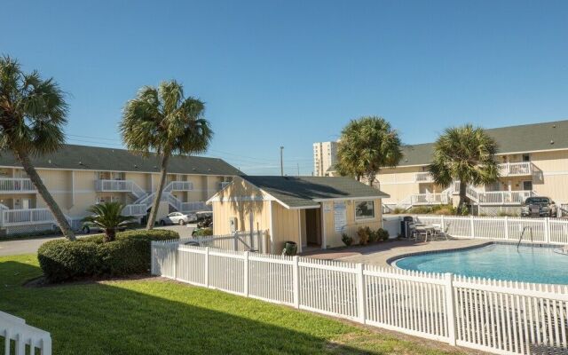 Sandpiper Cove 8113 Studio Bedroom Condo by RedAwning