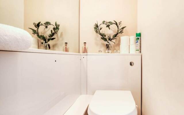 Homely 4 Bedroom House in Brixton