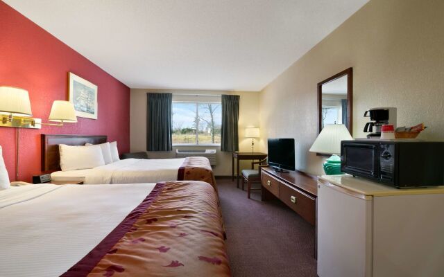 Econo Lodge Whitehall near Michigan's Adventure