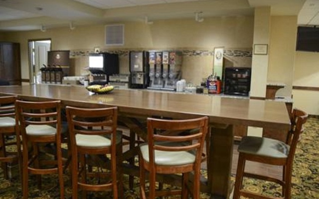 Country Inn & Suites by Radisson, Dundee, MI
