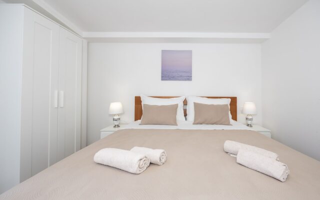 Lovely 1 Bedroom Apartment