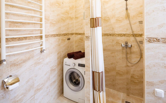 Romari Проспект Свободи 31