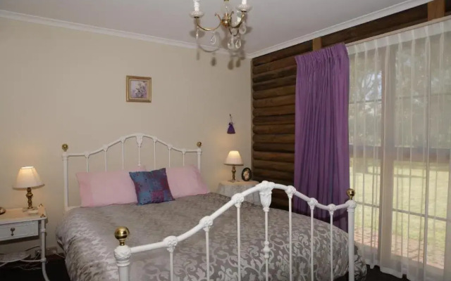 Halls Gap Log Cabins