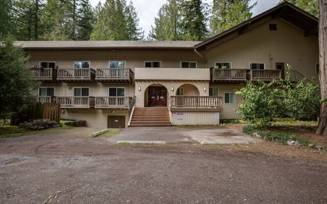 Mt. Baker Lodging Condo 33 – Inexpensive, Sleeps 6! by MBL