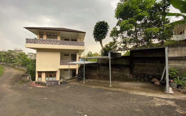 OYO 94582 Villa Beringin Puncak
