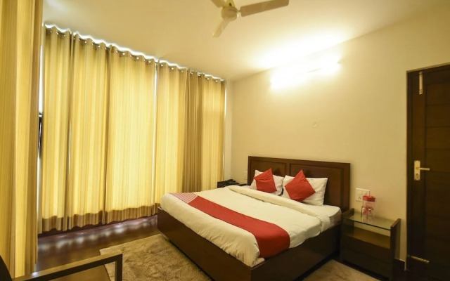 Town Pride Hut By OYO Rooms