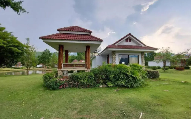 Tanaosri & Creekside Resort