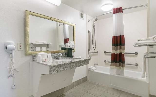 Red Roof Inn Forsyth