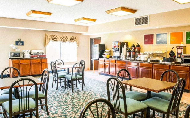 Comfort Suites Auburn near I-69