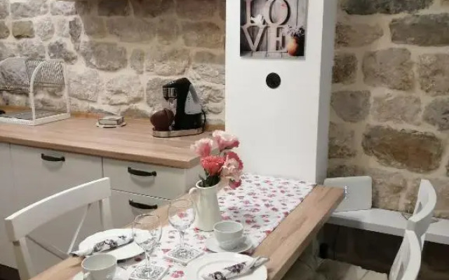V&M Luxury Studio