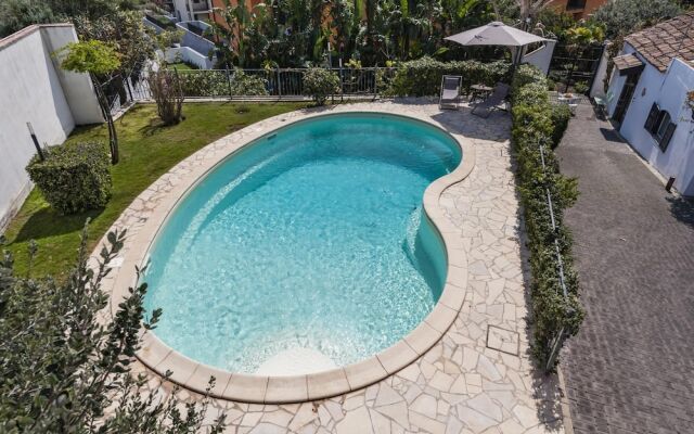 City Cottage With Garden and Pool by Wonderful Italy