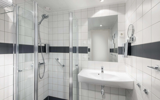 Park Inn by Radisson Oslo Airport Hotel West